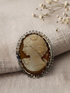 Vintage Amsel Mid-Century Shell Cameo Brooch 12K Gold Filled